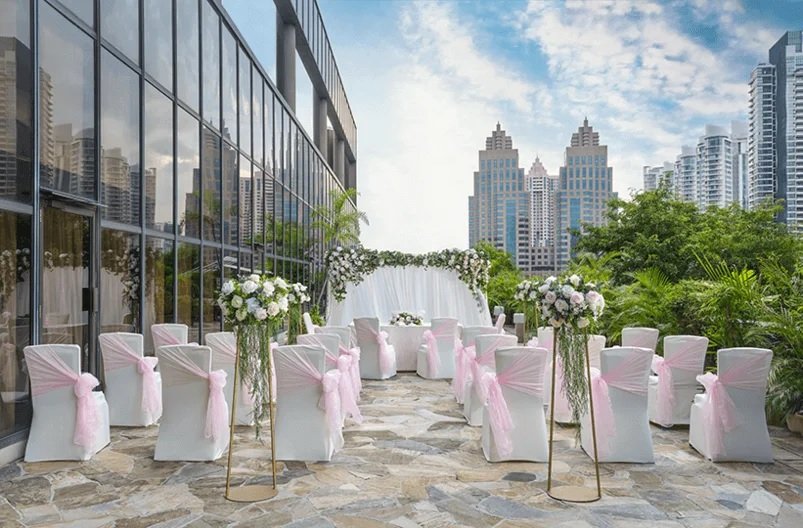 Enjoy Your Big Day in a Warm, Romantic Atmosphere